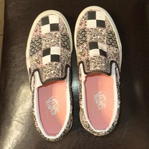 Women's Vans wore less than 5 times size 8